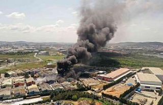 Tuzla’da fabrikada şiddetli patlama: fabrika alevlere...