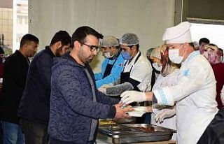 Tuzla’da iftar çadırı geleneği devam ediyor