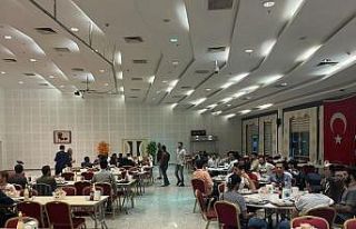 Üniversite yönetimi Erasmus’u kazanan öğrencilerle...