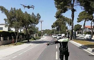 Ünlü tatil merkezi Çeşme’de dron ile trafik...
