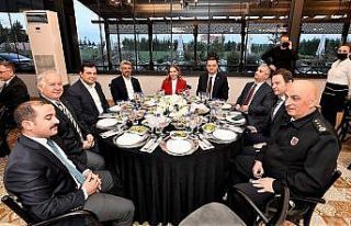 Uşak’ı yönetenler iftar sofrasında buluştu