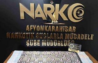 Uyuşturucu taciri zehir dolu koli ile yakalandı