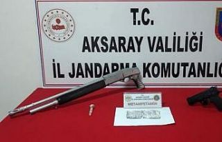 Uyuşturucu tacirleri tabanca ve tüfekle yakalandı