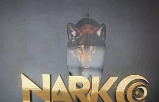 Uyuşturucu ve dolarla yakalandılar