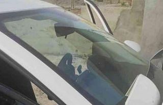 Uyuşturucuyu otomobilin aynasına sakladılar