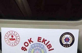 Uyuşturucuyu yola döküp kaçan şahıslar yakalandı