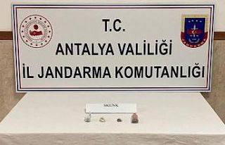 Üzerlerinde uyuşturucu madde bulunduran 4 kişi...