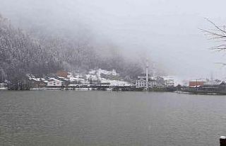 Uzungöl’de Nisan ayında kar süprizi