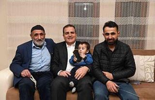 Vali Akbıyık, şehit ailesinin evinde iftarını...