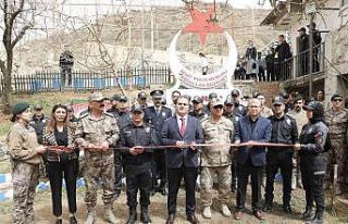 Vali Akbıyık, şehitlerin adı verilen park ve çeşmesini...