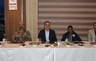 Vali Akbıyık sporcularla bir araya geldi