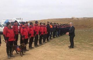 Vali Akın, kayıp arama çalışmalarını yerinde...
