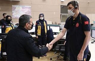 Vali Atay, 112 personelini unutmadı