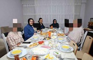 Vali Bilmez’in eşi çocuklarla sahur yaptı