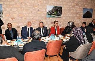 Vali Çuhadar, iftarda şehit aileleri ve gazileri...