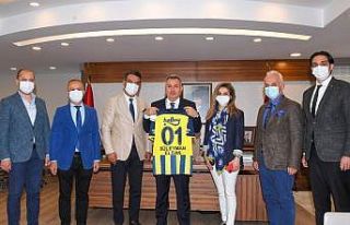 Vali Elban’a 01 numaralı Fenerbahçe forması