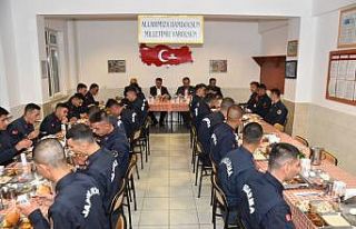 Vali Fuat Gürel, Jandarma personeli ile sahur yaptı