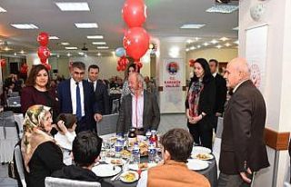 Vali Gürel koruyucu aileler ve çocuklarla iftarda...