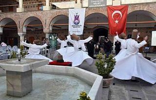 Vali Karadeniz ve eşi Zehra Karadeniz vatandaşlarla...