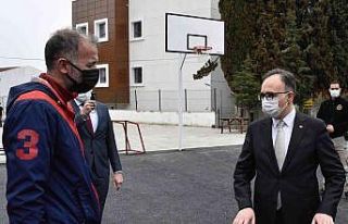 Vali Kızıklaya Murat Hüdavendigar Ortaokulu’da...