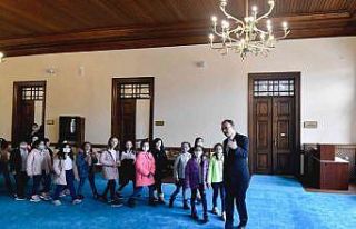 Vali Kızılkaya 28 ilkokul öğrencisini valilik...