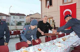 Vali Kızılkaya orucunu Osmaneli de askeri personelle...