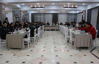 Vali mahalle bekçileri ve basın mensuplarıyla sahur...