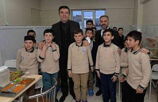 Vali Memiş genç hafızlarla iftarda buluştu