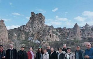 Vali Sonel, emekli öğretmenlere verdiği gezi sözünü...