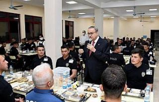 Vali Su, polis okulu öğrencileriyle bir araya geldi