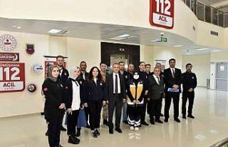 Vali Taşbilek 112 Acil Çağrı Merkezi çalışanlarıyla...