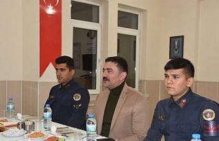 Vali Tekbıyıkoğlu, jandarma personeliyle sahur...