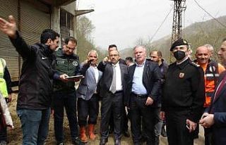 Vali Ustaoğlu çamur afetinin yaşandığı bölgede...