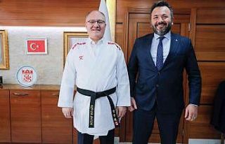 Vali ve Belediye Başkanı karate kıyafeti giydi