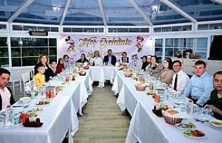 Vali Yılmaz ve eşi, down sendromlu çocuklarla iftarda...