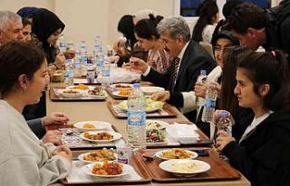 Van’da KYK yurtlarında iftar programı