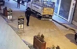 Van’daki kapkaç ve hırsızlık olayı kameralara...