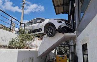 Vitesi karıştırınca işletmeye çarptı