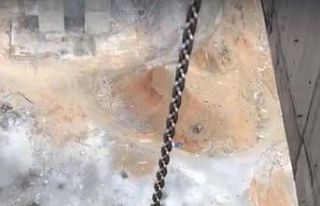 Viyadük inşaatında asansörde mahsur kalan işçileri...