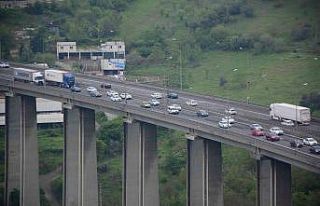 Viyadük ve rampalarda bayram trafiği yoğunluğu