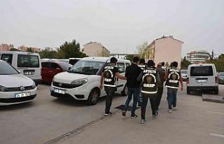 Yabancı uyruklu şahısların aracını "polis"...