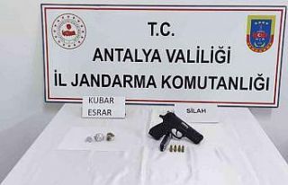 Yakalama kararı bulunan şüpheli jandarmaya takıldı