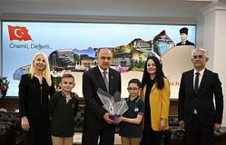 Yalova’da vali koltuğuna oturan çocukların ilk...