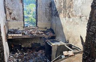 Yangında ev kullanılmaz hale geldi