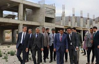 Yapımı devam eden spor tesislerini incelendi