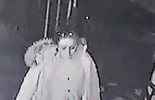 Yaşlıları uyutup soyan kadın battaniyenin içinden...