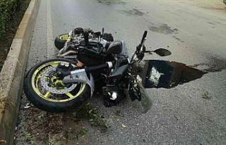 Yaya geçidinde motosikletin çarptığı kadın hastanede...