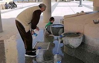 Yayladan getirilen kaynak suyu vatandaşların akınına...