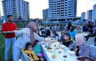 Yesilyurt’ta yetim ve öksüz çocuklar unutulmadı