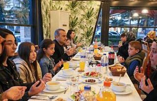 Yetim ve öksüz çocuklar ile iftar sofrasında buluştu